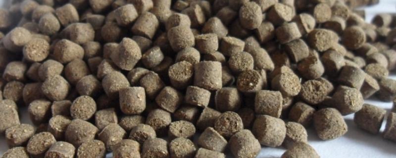 配合饲料按照营养成分和用途划分为哪几种