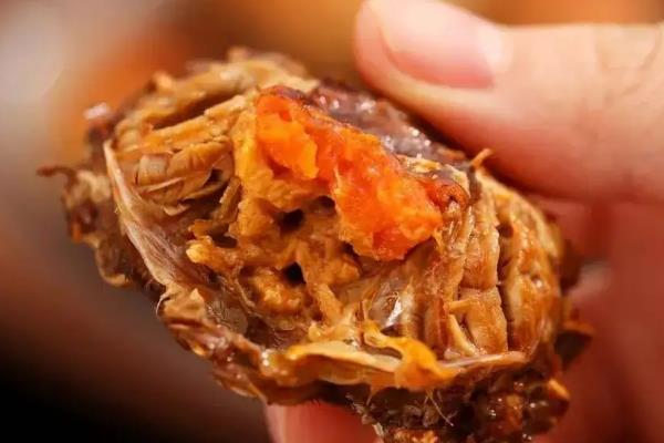 母蟹黄上黑色的是什么，蟹黄和蟹膏的区别