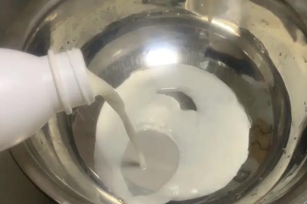 过期牛奶能当肥料浇蔬菜吗