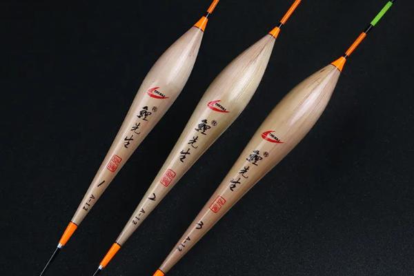 野钓用吃什么浮漂最好，根据鱼情决定