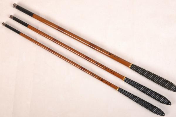 夏钓鲫鱼用果香还是奶香型饵料，二者均有不错的效果