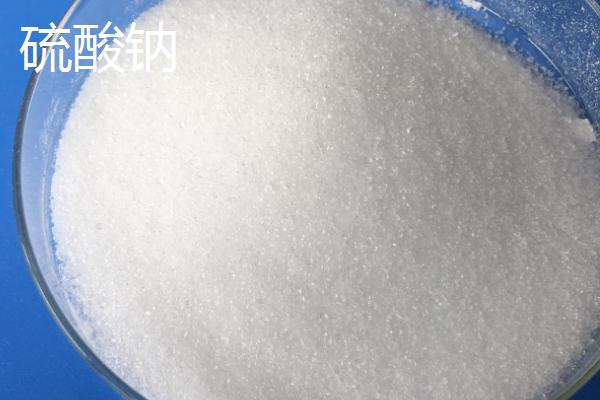 给鸡喂什么能快速生长，适当提供硫酸钠可让鸡长得又快又好