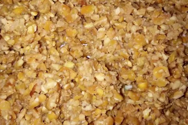钓鲮鱼用什么饵比较好，花生麸更受鲮鱼喜爱
