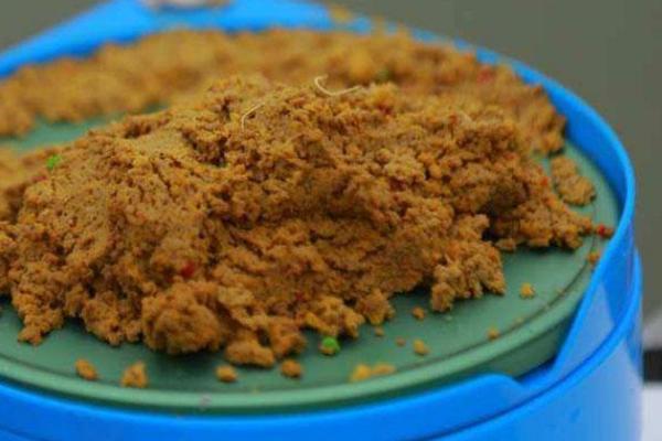 钓鲮鱼用什么饵比较好，花生麸更受鲮鱼喜爱
