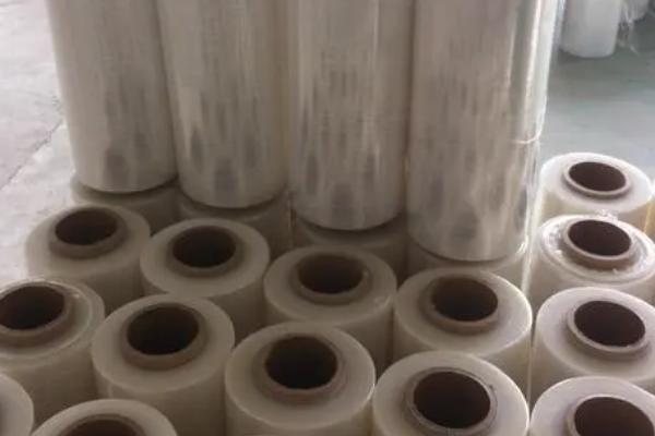 温室大棚的覆膜方法，至少需要20人参与