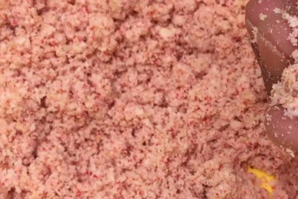 冬季野钓鲫鱼主要用什么味型的饵料，使用腥味型鱼饵具有更强的吸引力