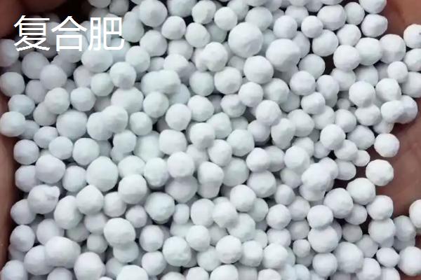 不同肥料的优点与缺点，有机肥可改善土壤性质、无机肥可快速见效