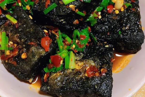 钓鲢鳙能否自行制做饵料，可以自制但要注意选择合适的配方