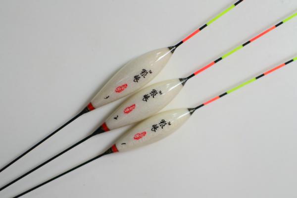 钓鲤鱼用几号钩，根据鱼的体型决定