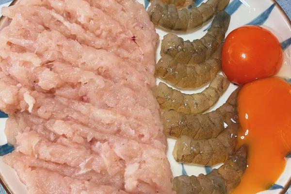 怎么制做猫饭，直接将食材洗净煮熟即可