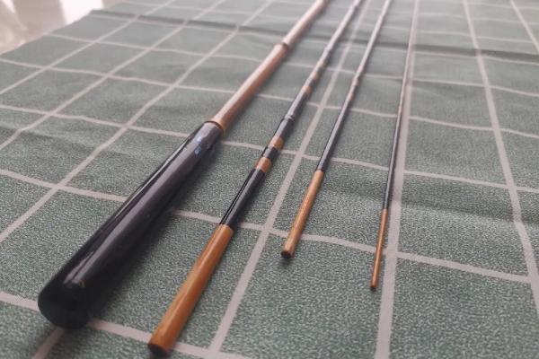 路亚翘嘴鱼早上用什么鱼饵，通常可以使用米诺、亮片等假饵