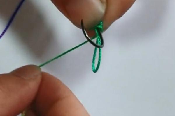 绑双钩子线的打结方法，鱼线和鱼钩可根据垂钓鱼种来选择