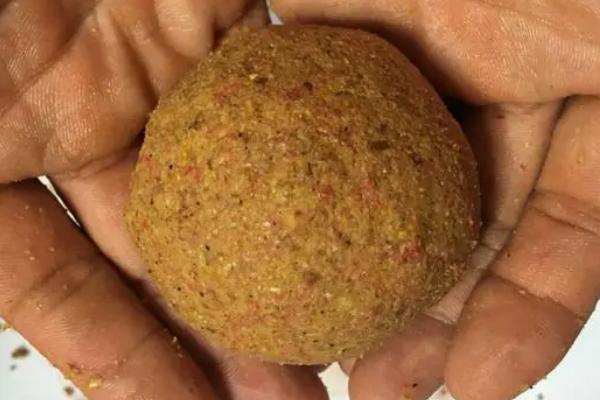 五一钓鲫鱼用什么饵料，常用玉米粒
