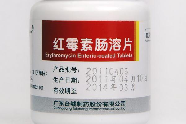 治疗乌龟疾病的药物，眼膏、红霉素和益生菌是常备药