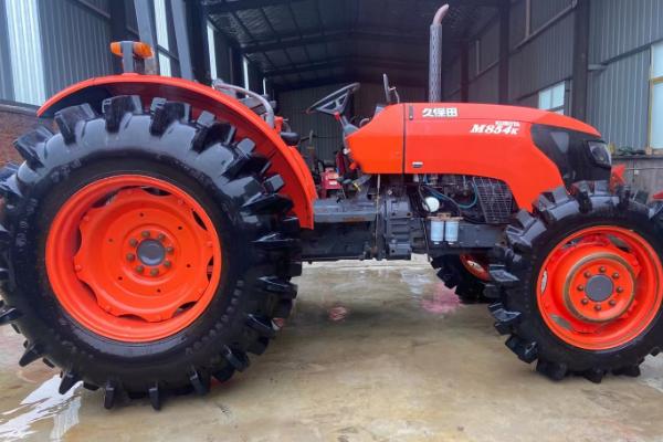 在拖拉机上如何调整调节器,在活动振臂和铁芯之间塞入木块可闭合触点