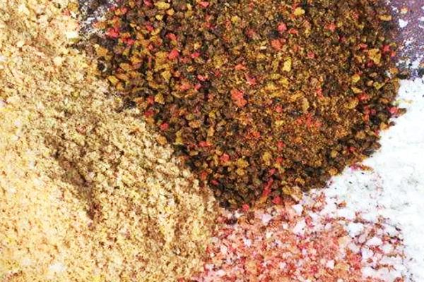 用哪种饵料打窝能吸引大鲫鱼,通常可以使用酒米、酒糟等饵料