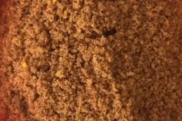 钓鱼适合用腥味还是香味饵料,主要取决于垂钓对象