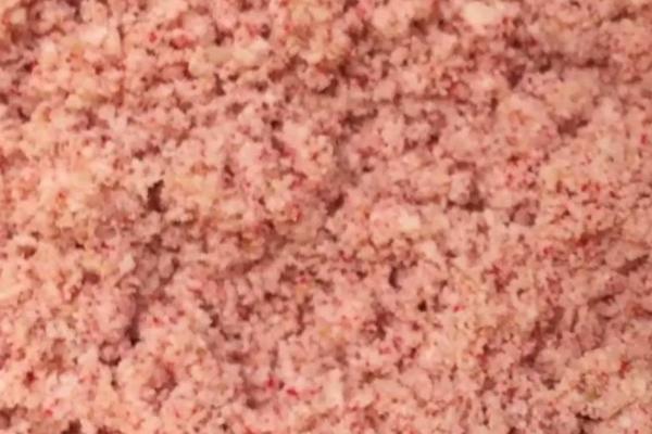 钓鱼适合用腥味还是香味饵料,主要取决于垂钓对象