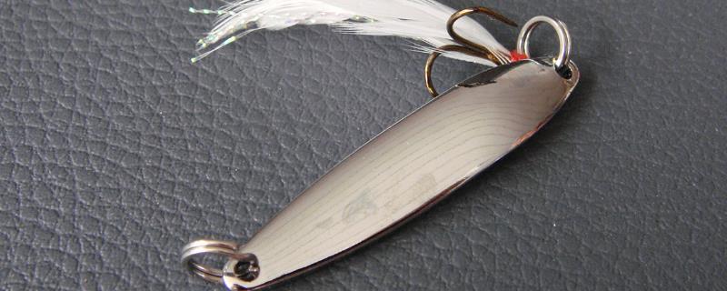 路亚亮片适合用哪种颜色