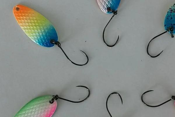 路亚亮片适合用哪种颜色,金色和银色的使用频率最高