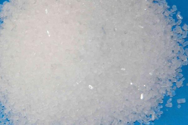 磷酸二氢钾对花卉的作用,可让茎杆变得更粗壮、提高植株抗逆能力