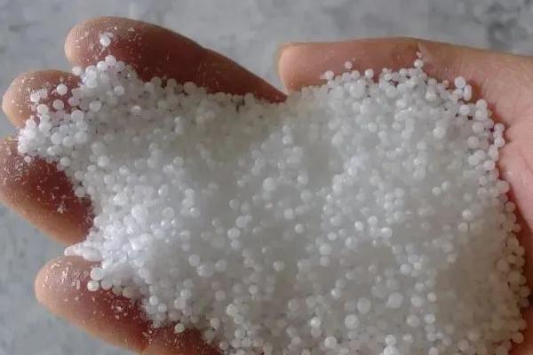 磷酸二氢钾对花卉的作用,可让茎杆变得更粗壮、提高植株抗逆能力