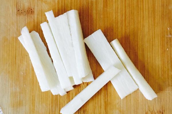 去皮山药如何保存,沥干水分后可放入冰箱中冷藏