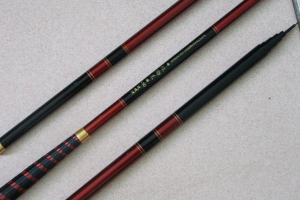 玻璃钢鱼竿和碳素鱼竿的结实度对比,玻璃钢鱼竿的韧性更高