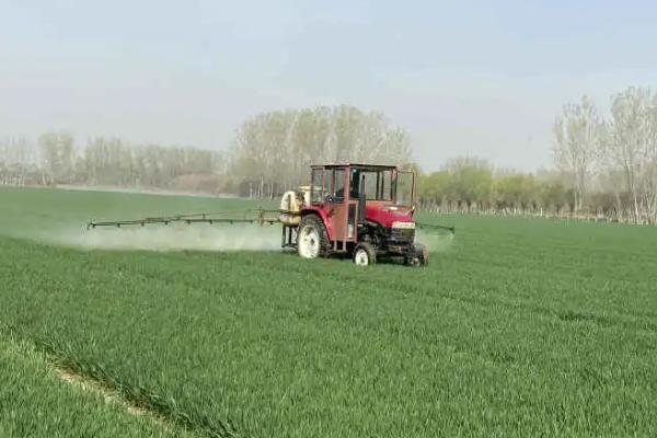 农药溅入眼中的应急措施,及时用大量清水冲洗再去医院检查