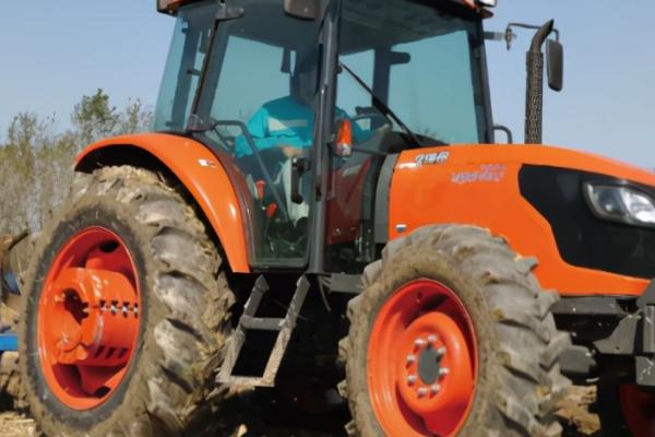 高温时期怎么使用拖拉机,发动机过热时要停机加冷水