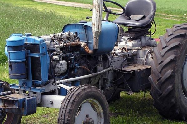 高温时期怎么使用拖拉机,发动机过热时要停机加冷水