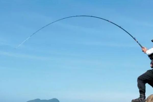 冬钓鲫鱼要钓多深,深度需达到3-5m