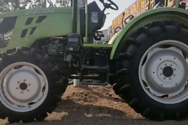 农机车油门使用要点,启动前禁止反复踩油门