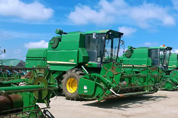 农机车油门使用要点,启动前禁止反复踩油门