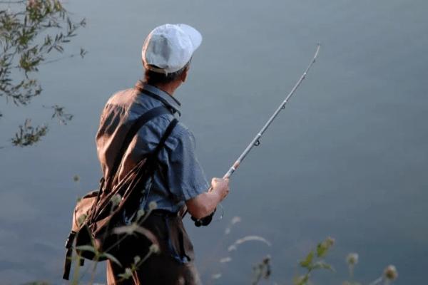 冬季能不能垂钓鲈鱼,可以垂钓但难度较高