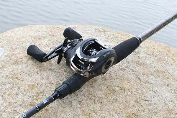 路亚竿能不能作为海竿使用,二者的用法不同、通常不能当作海竿