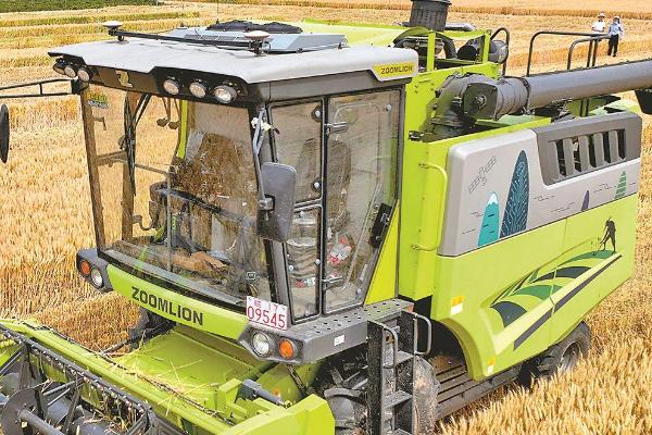 小麦联合收获机使用后怎么保养,磨损超标的脱粒弓齿要及时更换