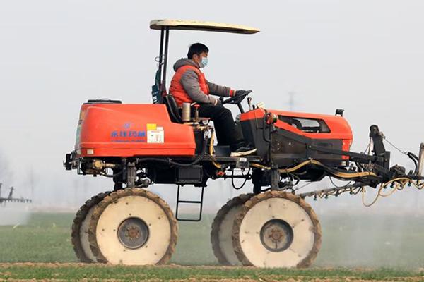 初春使用农机要注意什么,晚上要排出冷却水、以防机体被冻裂