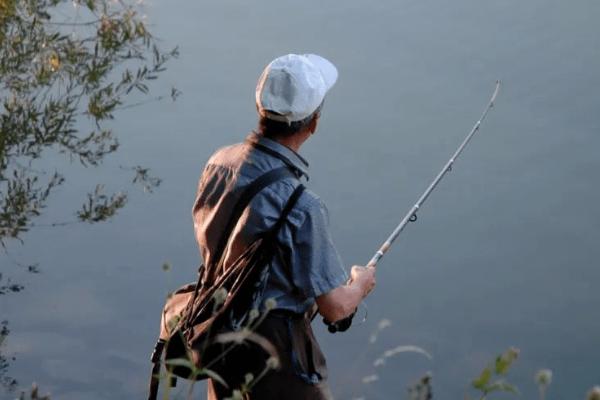 鲫鱼岸筏技巧,每隔5分钟要更换一次位置