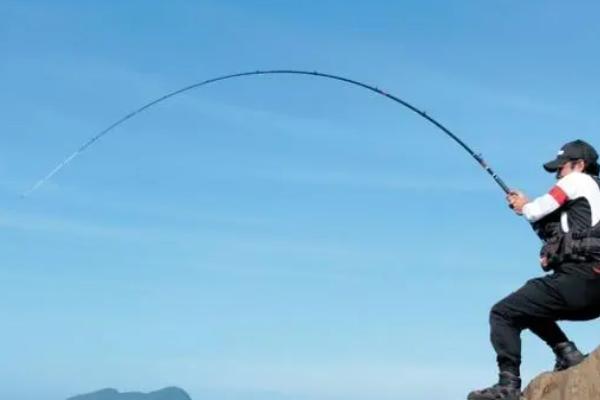 十月份钓鲢鳙钓多深水,一般会选择1.5到2米