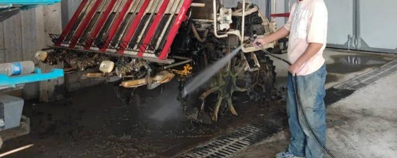 如何清理农机具上的油污