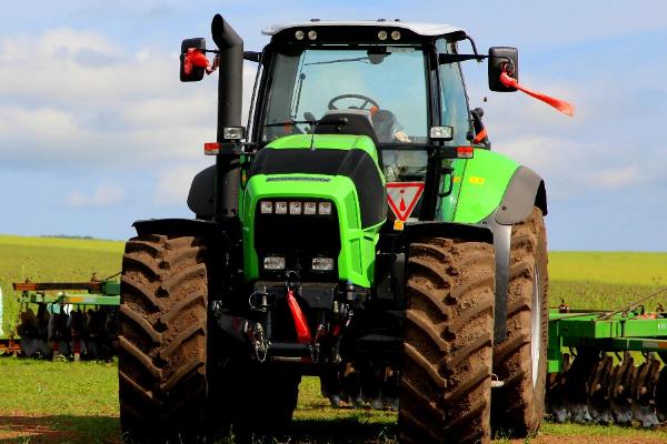 如何清理农机具上的油污,巧用黄泥去油污