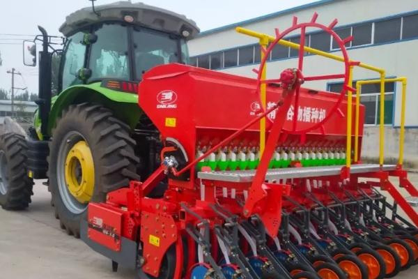 如何清理农机具上的油污,巧用黄泥去油污