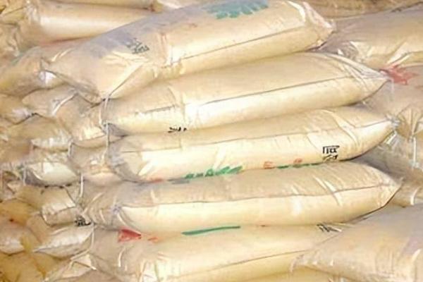 如何科学储存化肥，多雨季节一般以仓库堆存为主