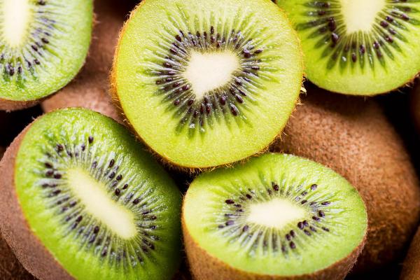 奇异果有种子吗，种子就是果中黑色的小颗粒