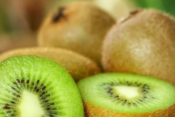 奇异果有种子吗，种子就是果中黑色的小颗粒