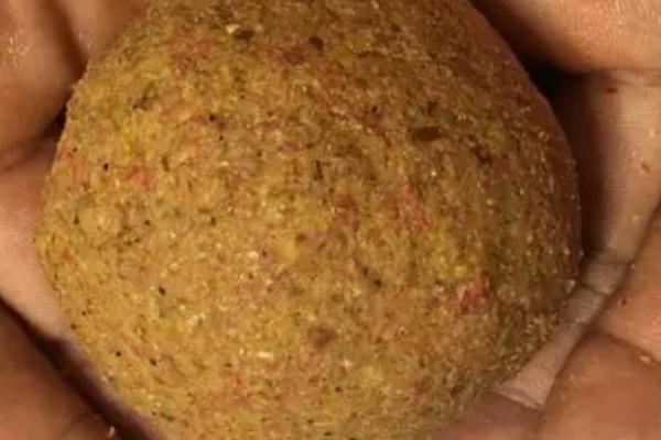 夏天钓鱼用什么味型，清淡的饵料味型用的较多