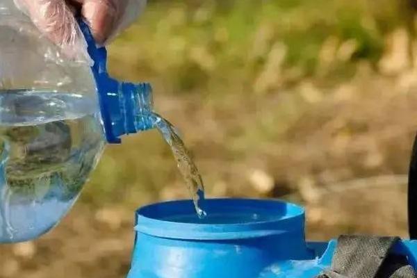 粉剂农药的稀释方法，填充料需反复添加再拌匀