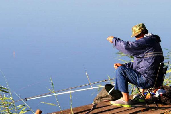 冬季能用海竿钓鲢鳙吗，可以使用但要钓深