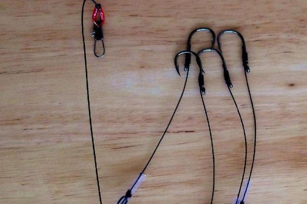 子线双钩绑法，绑在钩柄上要缠绕5-6圈